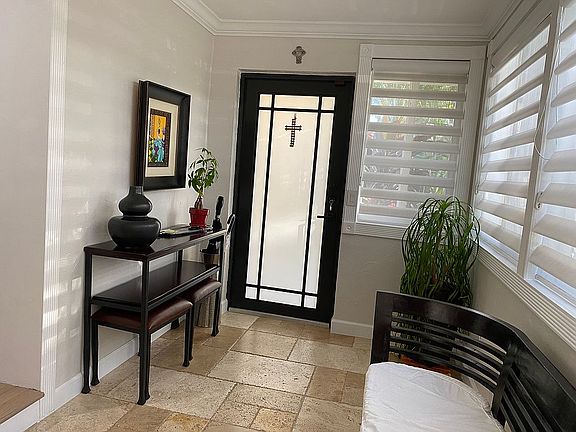 2nd image of 433 La Villa Dr