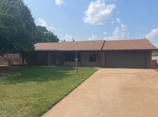 1715 W B Ave, Elk City, OK 73644