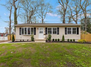 102 Hemlock Dr, Rio Grande, NJ 08242