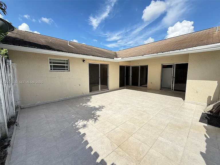 21393 NE 8th Ct #3 — Photo 25