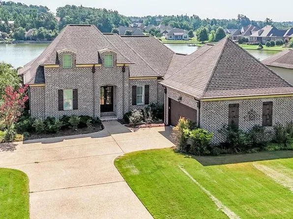 1996 W Wellsgate Dr, Oxford, MS 38655