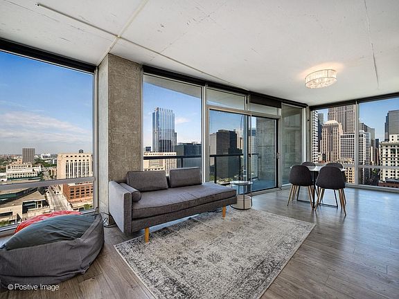 3rd image of 611 S Wells St #2504
