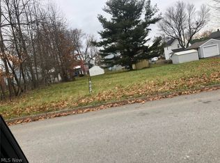 Smithfield St, Struthers, OH 44471