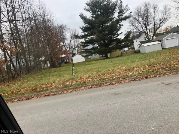 Smithfield St, Struthers, OH 44471