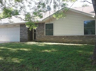 200 W Utica Pl, Broken Arrow, OK 74011