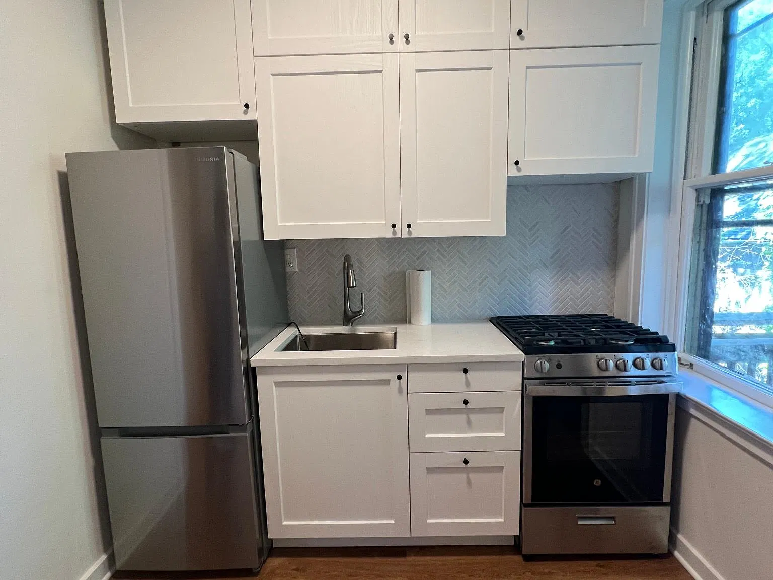 639 Library Pl — Photo 4