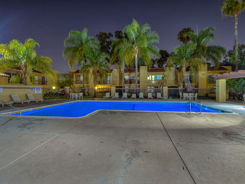 Grande Apartments - Pool Deck