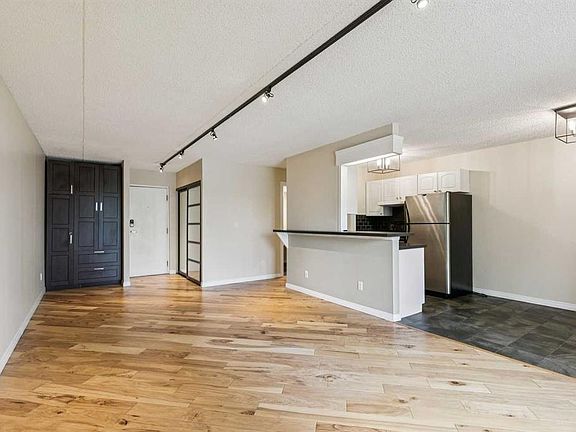 5th image of 128 S 15th Ave SW #306