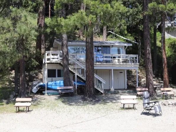 13611 N Peninsula Dr, Newman Lake, WA 99025