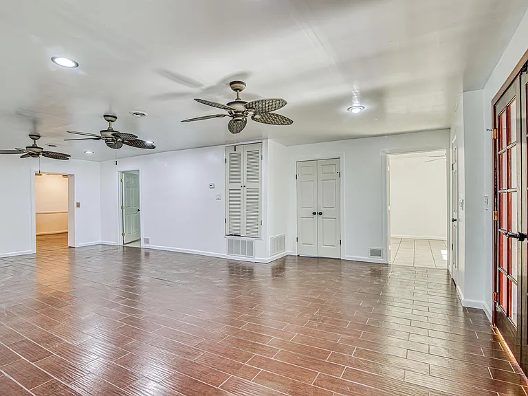 8613 Kingsway Dr — Photo 7