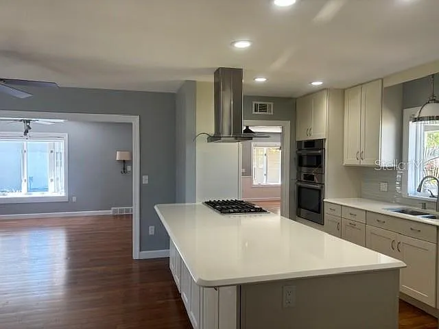 559 Chicago Ave — Photo 10