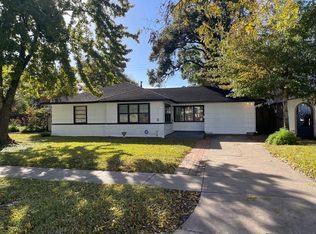 5221 Maple St, Bellaire, TX 77401