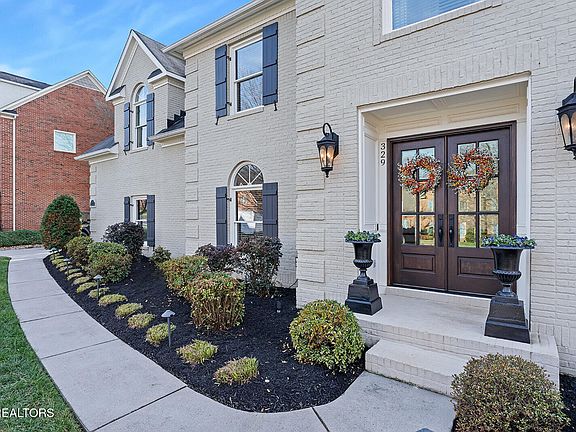 2nd image of 329 Farragut Crossing Dr