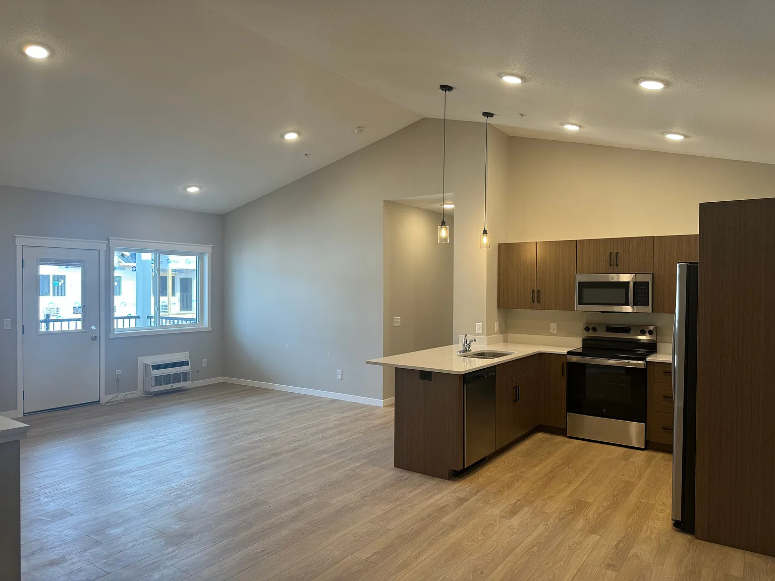 2 bed, 2.0 bath, 1200 sqft, $1,695 — Photo 1