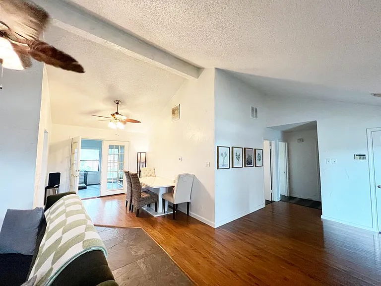 104 Scenic Dr — Photo 2
