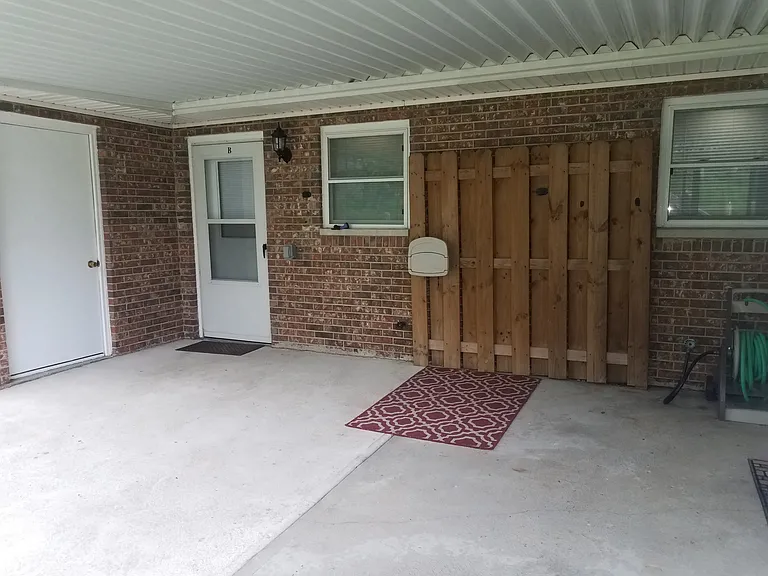 5200 Capitol Hill Dr #B — Photo 2