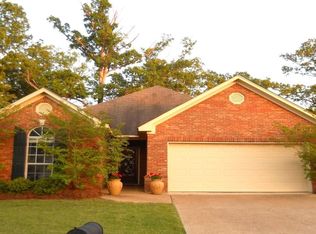 114 W Pinebrook Dr, Brandon, MS 39047