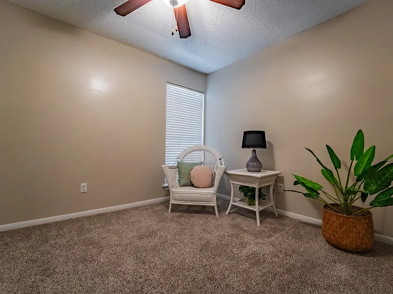 Oak Bend Apartments — Photo 35