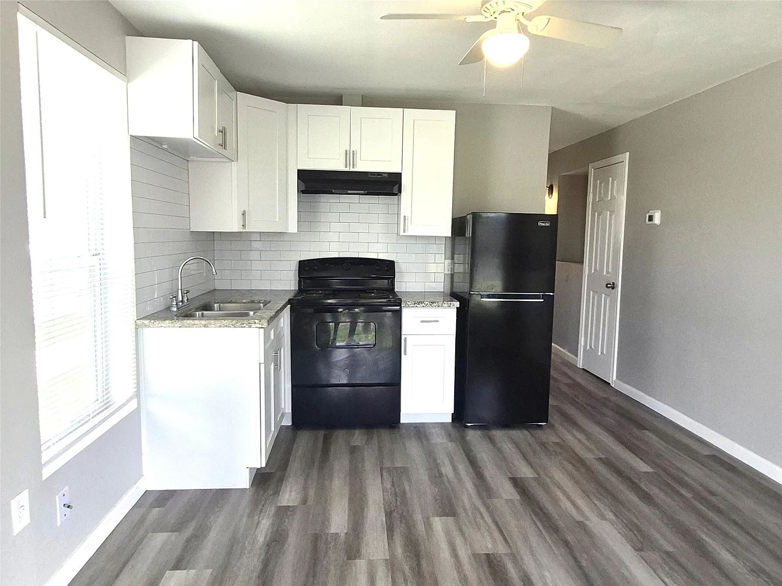 2 bed, 1.0 bath, 560 sqft, $805 — Photo 3