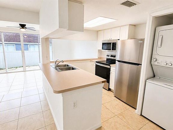 3rd image of 225 Mango Dr