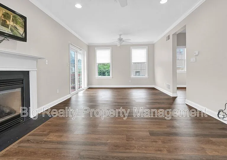364 Prospect St — Photo 22