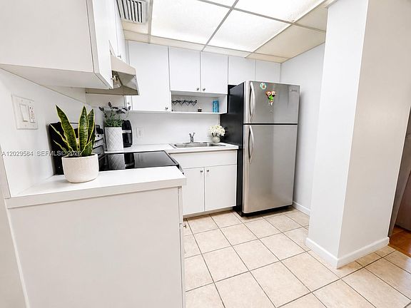 4th image of 447 NE 195th St APT 115