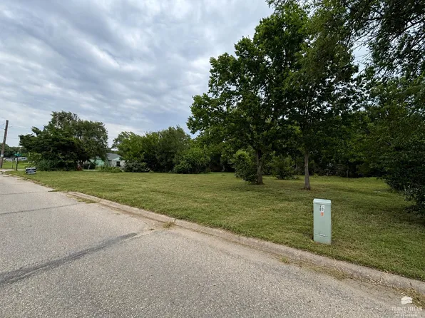 600 NE 3rd St, Abilene, KS 67410