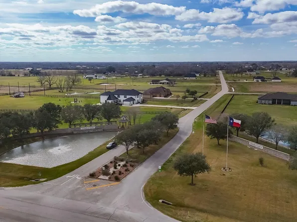 22802 Pittman Dr, Angleton, TX 77515