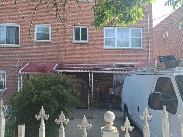 1037 E 219th St, Bronx, NY 10469