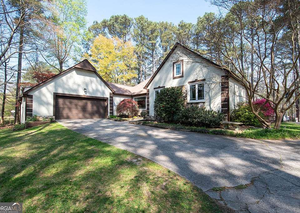 1st image of 210 Julie Rd