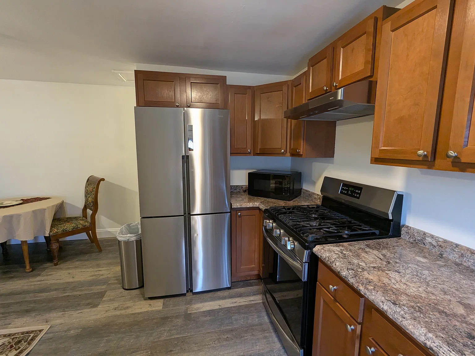 2 bed, 820 sqft, $1,800 — Photo 3