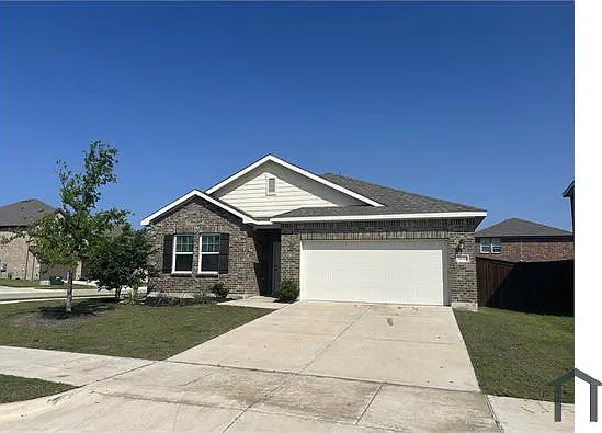 5 bed, 2346 sqft, $3,800 — Photo 2