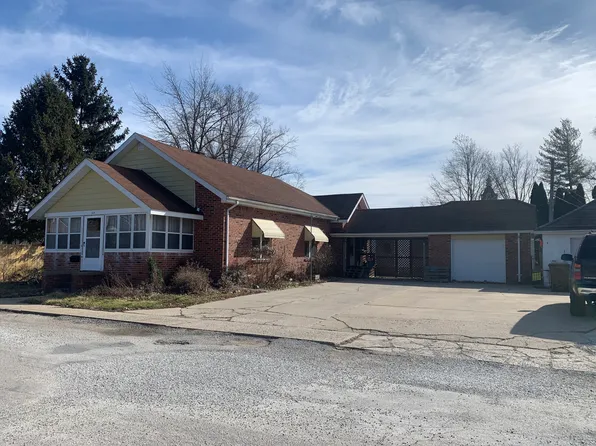 107 W Howard St, Rockville, IN 47872
