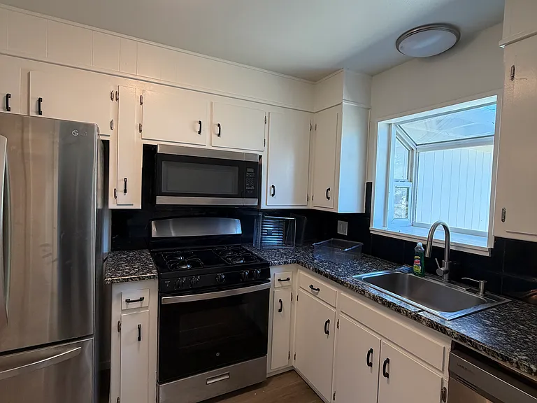 5005 Maiden Ln — Photo 5