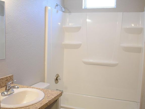 5th image of 1606 Elkhart Ave APT 4
