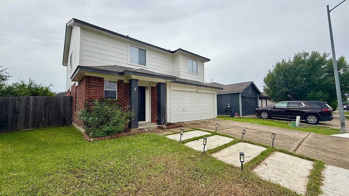 3 bed, 2.5 bath, 1589 sqft, $1,799 — Photo 4