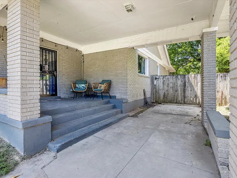 729 N Willett St — Photo 2