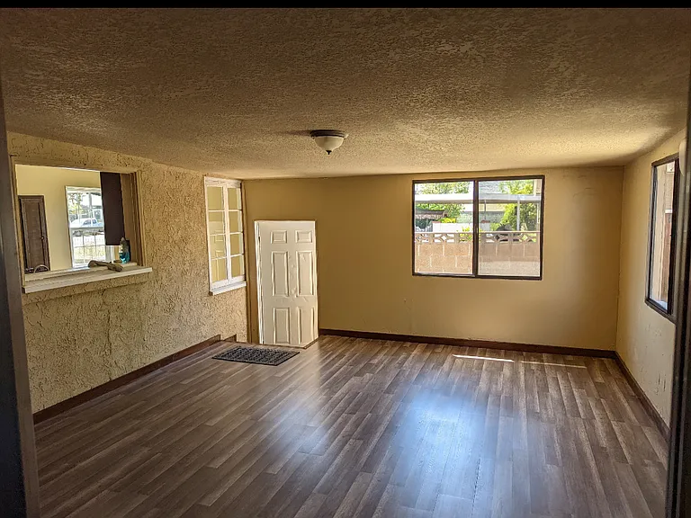 311 S Carmalita St — Photo 8
