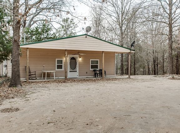 Front view/Covered porch