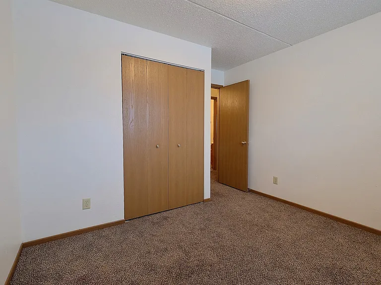 Fargo, ND Alden Pines Apartments | Bedroom