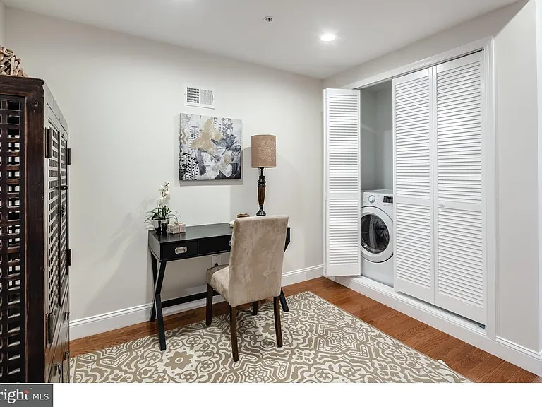 1537 Dickinson St — Photo 13