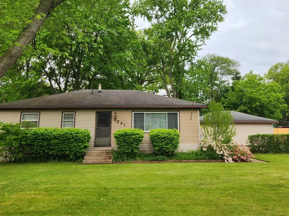 3241 Bertha Bee St, Muskegon, MI 49444