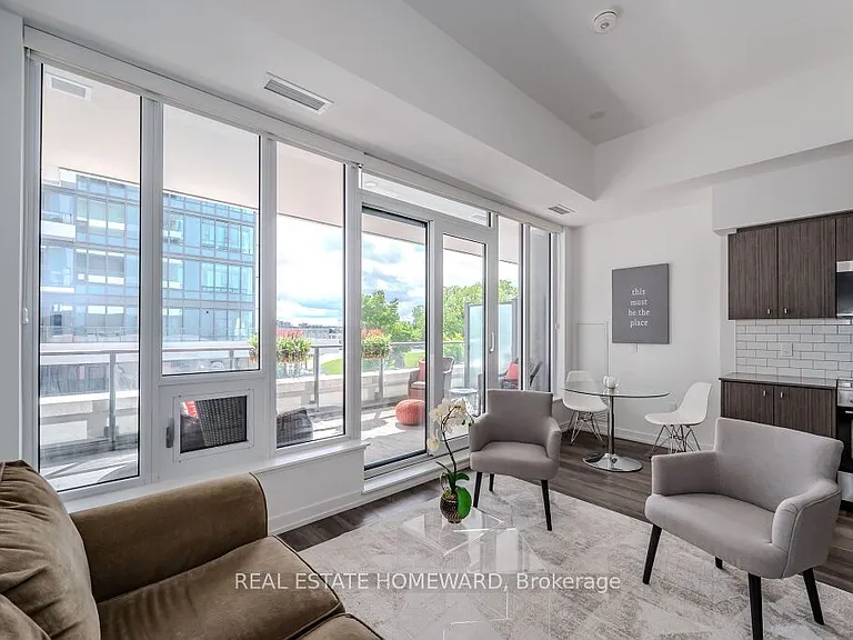 5 Wellington St S #301 — Photo 2