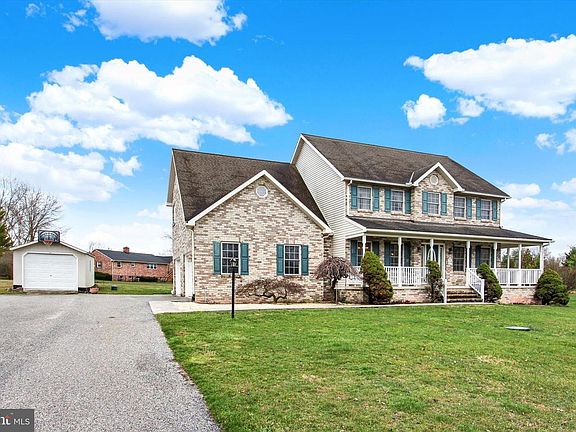 3rd image of 944 Heritage Dr