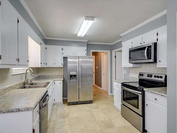 3rd image of 3837 Villa Ln