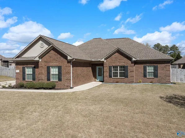 103 Lewis Vann Dr, Hazel Green, AL 35750