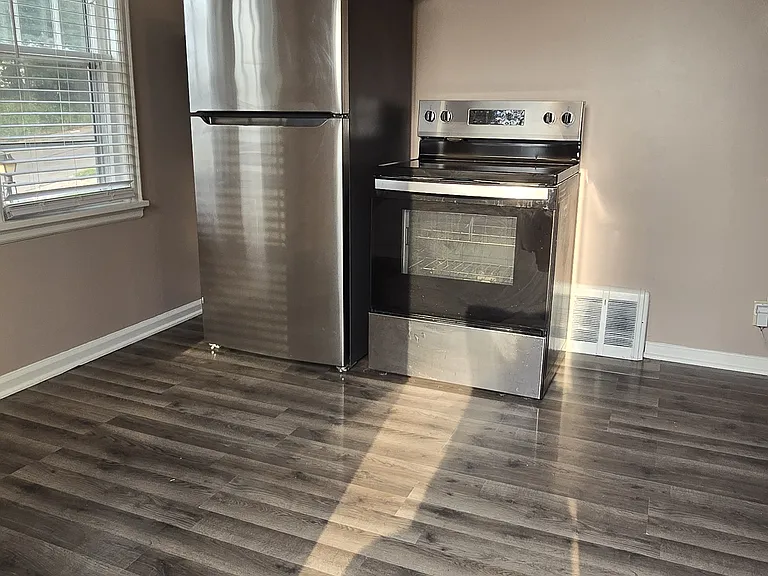 4836 Pratt St — Photo 5