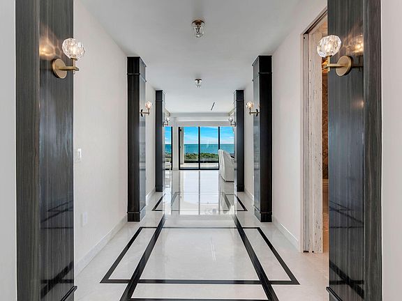 3rd image of 210 W Seaview Cir