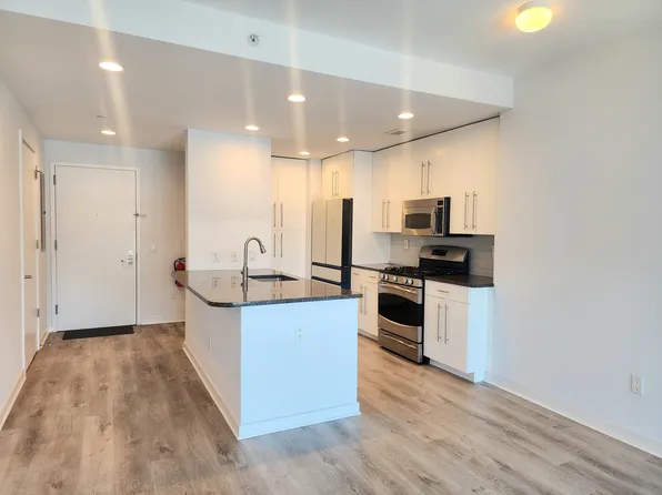 800 12th St APT 703, Palisades Park, NJ 07650