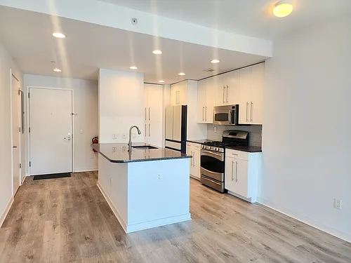 800 12th St #703 Photo 1